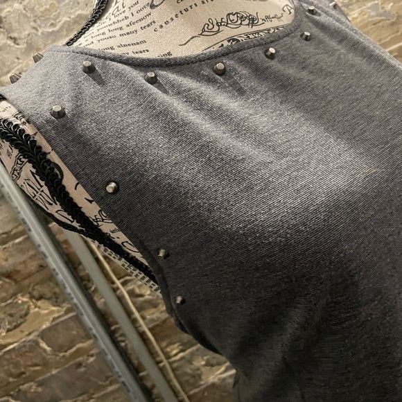 Target Gray Wide Shoulder Top w/Waist Ruffle & Hardware Accents Size XL - Picture 3 of 7